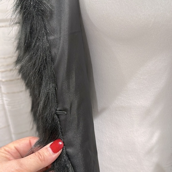 Akira Black Faux Fur Vest M/L NWT - Picture 4 of 8